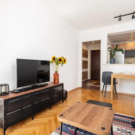 Apartment Przytulne Mieszkanko Z Balkonem I Parkingiem W Sercu Pragi Poludnie