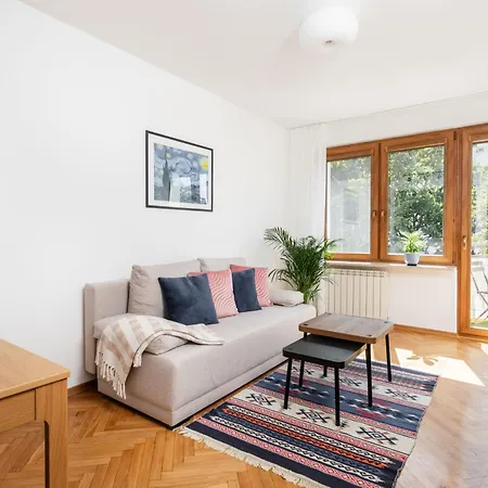 Apartment Przytulne Mieszkanko Z Balkonem I Parkingiem W Sercu Pragi Poludnie