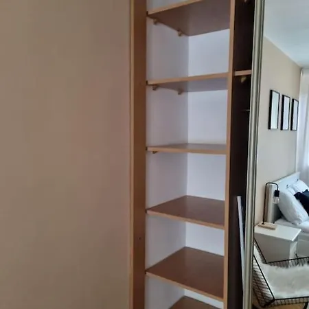 Przytulne Mieszkanko Z Balkonem I Parkingiem W Sercu Pragi Poludnie Apartment