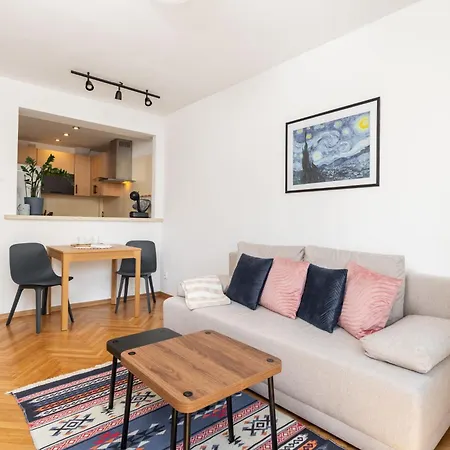 Apartment Przytulne Mieszkanko Z Balkonem I Parkingiem W Sercu Pragi Poludnie