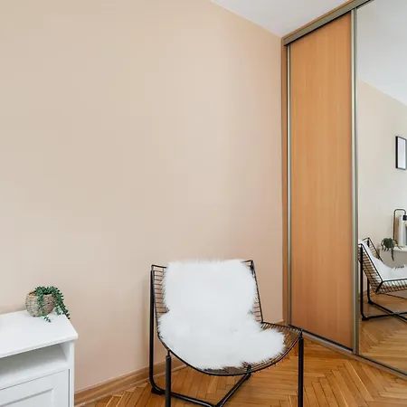 Przytulne Mieszkanko Z Balkonem I Parkingiem W Sercu Pragi Poludnie Warsaw