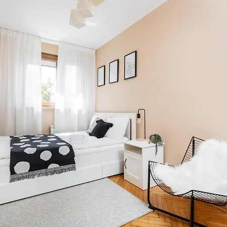 Przytulne Mieszkanko Z Balkonem I Parkingiem W Sercu Pragi Poludnie *