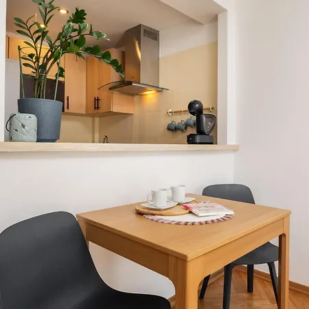 Apartment Przytulne Mieszkanko Z Balkonem I Parkingiem W Sercu Pragi Poludnie *