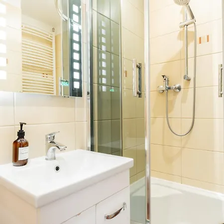 Apartment Przytulne Mieszkanko Z Balkonem I Parkingiem W Sercu Pragi Poludnie Warsaw