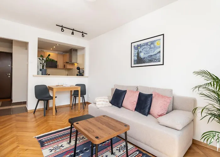 Apartment Przytulne Mieszkanko Z Balkonem I Parkingiem W Sercu Pragi Poludnie