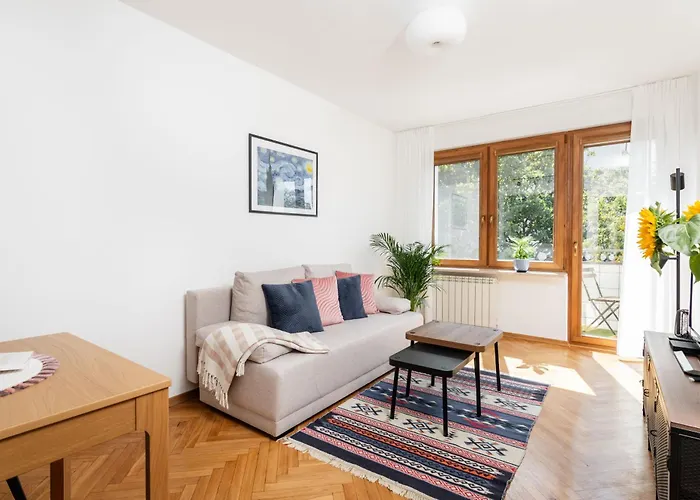 Apartment Przytulne Mieszkanko Z Balkonem I Parkingiem W Sercu Pragi Poludnie