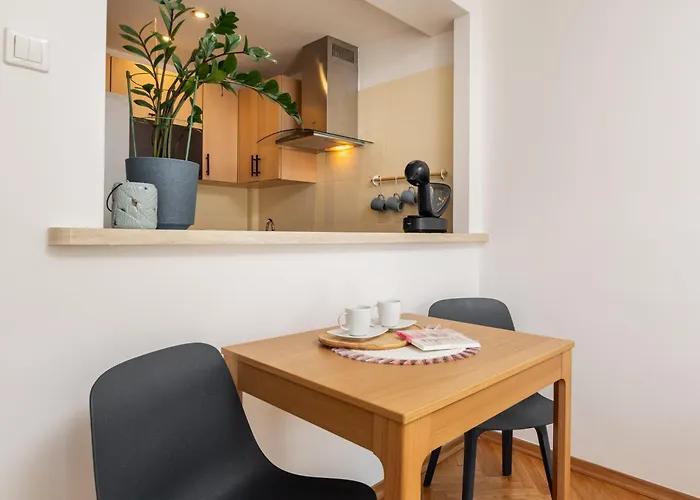 Apartment Przytulne Mieszkanko Z Balkonem I Parkingiem W Sercu Pragi Poludnie *