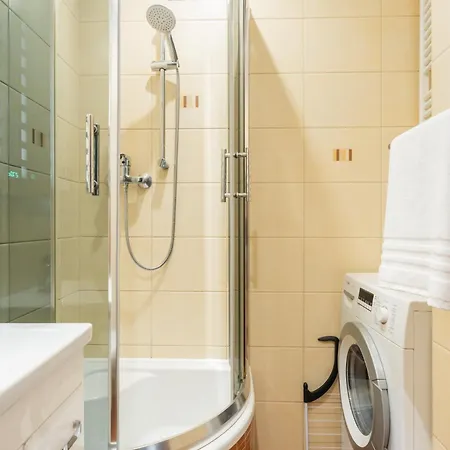 Przytulne Mieszkanko Z Balkonem I Parkingiem W Sercu Pragi Poludnie